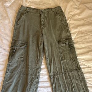 American Eagle Outfitters Women’s Green Cargo Pants
